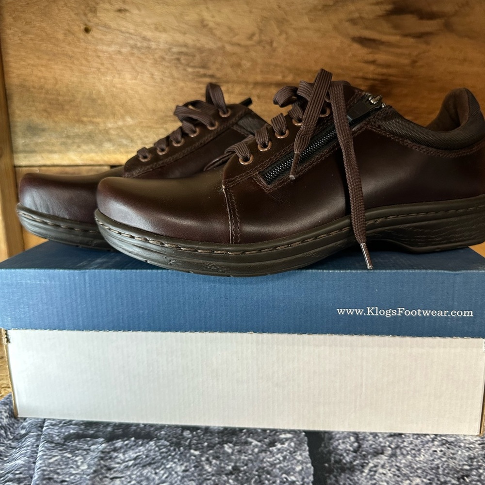 Klogs shoes size 9!